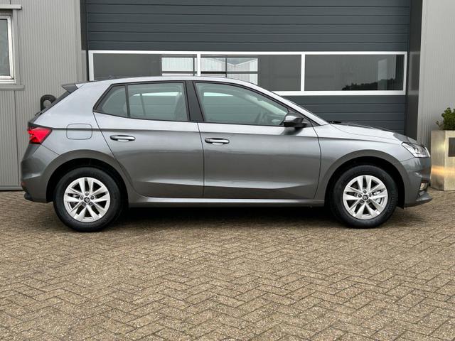 Skoda Fabia 1.0 TSI 115PS DSG Selection 5-türig 15"LM Rückf.Kamera Parksensoren Sitzheizung Multifunktionslenkrad Klima Skoda-Radio Bluetooth Touchscreen Tempomat Nebelsch. Apple CarPlay + Android Auto 