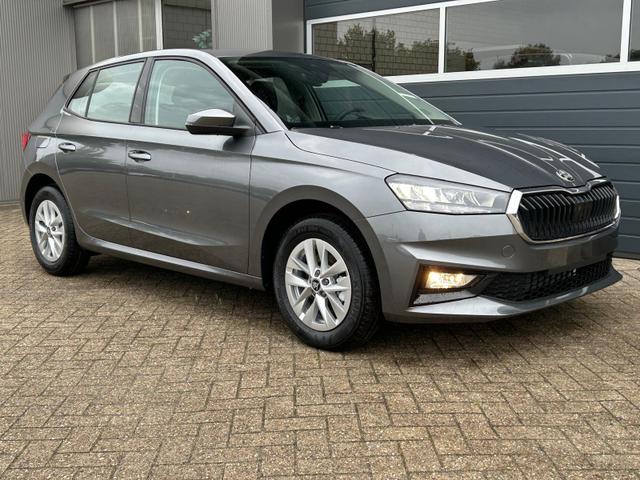 Skoda Fabia 1.0 TSI 115PS DSG Selection 5-türig 15"LM Rückf.Kamera Parksensoren Sitzheizung Multifunktionslenkrad Klima Skoda-Radio Bluetooth Touchscreen Tempomat Nebelsch. Apple CarPlay + Android Auto 
