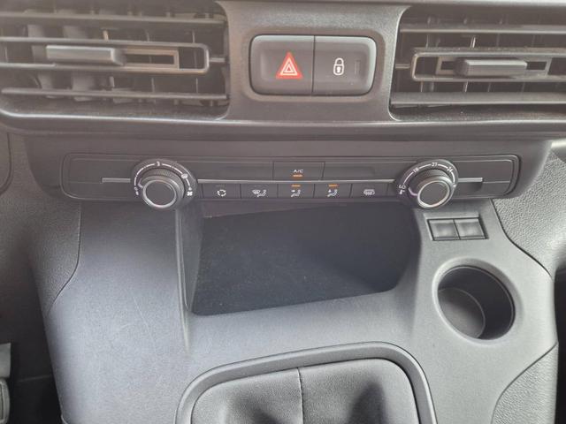 Peugeot Partner 1.5 BlueHDI 102PS 2-Sitzer AHK Klima Radio Apple CarPlay Android Auto Bluetooth DAB PDC v+h Rückf.Kamera Tempomat Ganzj.Reifen 