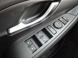 Hyundai i30 Kombi 1.5 T-GDI 95PS Sitzheizung Lenkradheizung Klima Tempomat Navi Apple CarPlay + Android Auto PDC v+h Rückf.Kamera 16-LM 