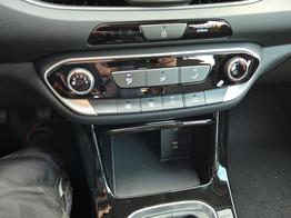 Hyundai i30 Kombi 1.5 T-GDI 95PS Sitzheizung Lenkradheizung Klima Tempomat Navi Apple CarPlay + Android Auto PDC v+h Rückf.Kamera 16-LM 