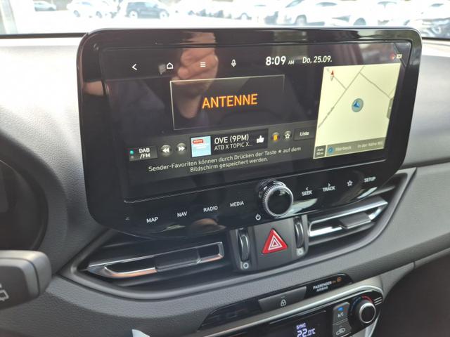 Hyundai i30 Kombi 1.5 T-GDI 95PS Sitzheizung Lenkradheizung Klimaautomatik ACC Navi Apple CarPlay + Android Auto PDC v+h Rückf.Kamera 17-LM 