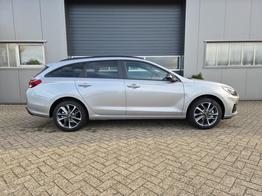 Hyundai i30 Kombi 1.5 T-GDI 95PS Sitzheizung Lenkradheizung Klimaautomatik Tempomat Navi Apple CarPlay + Android Auto PDC v+h Rückf.Kamera 17-LM 