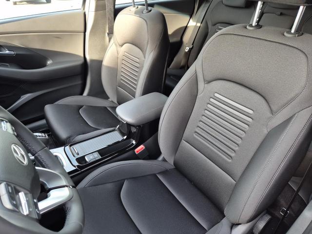 Hyundai i30 Kombi 1.5 T-GDI 95PS Sitzheizung Lenkradheizung Klimaautomatik ACC Navi Apple CarPlay + Android Auto PDC v+h Rückf.Kamera 17-LM 