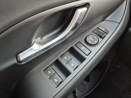 Hyundai i30 Kombi 1.5 T-GDI 95PS Sitzheizung Lenkradheizung Klimaautomatik Tempomat Navi Apple CarPlay + Android Auto PDC v+h Rückf.Kamera 17-LM 