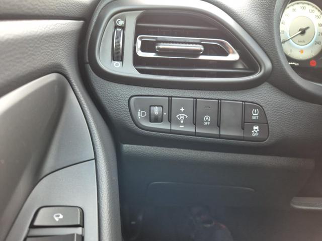 Hyundai i30 Kombi 1.5 T-GDI 95PS Sitzheizung Lenkradheizung Klimaautomatik ACC Navi Apple CarPlay + Android Auto PDC v+h Rückf.Kamera 17-LM 