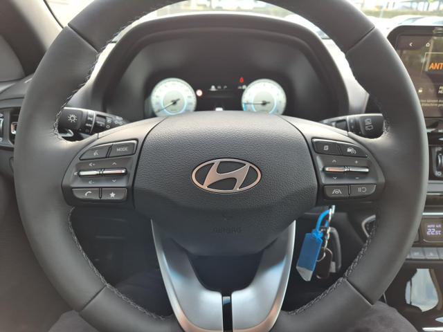 Hyundai i30 Kombi 1.5 T-GDI 95PS Sitzheizung Lenkradheizung Klimaautomatik ACC Navi Apple CarPlay + Android Auto PDC v+h Rückf.Kamera 17-LM 