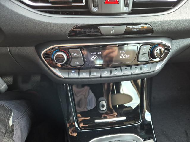 Hyundai i30 Kombi 1.5 T-GDI 95PS Sitzheizung Lenkradheizung Klimaautomatik ACC Navi Apple CarPlay + Android Auto PDC v+h Rückf.Kamera 17-LM 