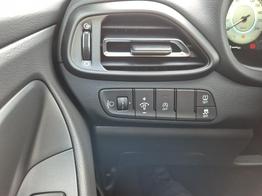 Hyundai i30 Kombi 1.5 T-GDI 95PS Sitzheizung Lenkradheizung Klimaautomatik Tempomat Navi Apple CarPlay + Android Auto PDC v+h Rückf.Kamera 17-LM 