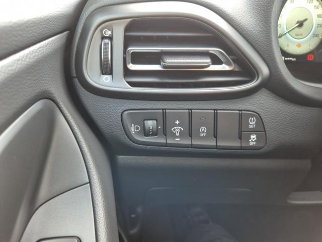 Hyundai i30 Kombi 1.5 T-GDI 95PS Sitzheizung Lenkradheizung Klimaautomatik ACC Navi Apple CarPlay + Android Auto PDC v+h Rückf.Kamera 17-LM 