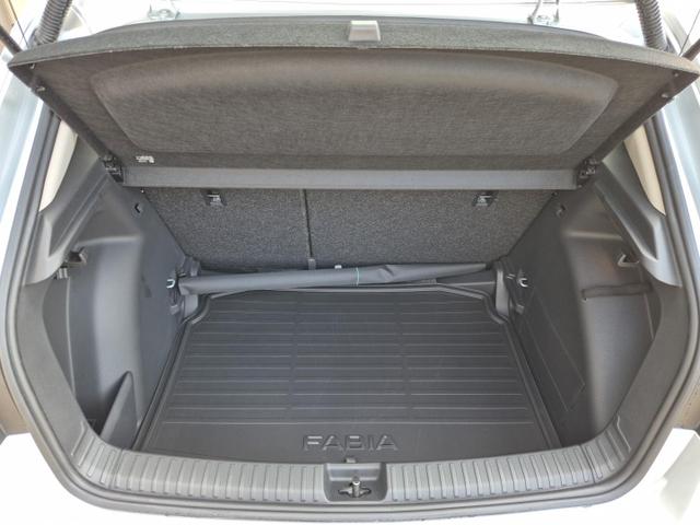 Skoda Fabia 1.0 TSI 115PS DSG Selection 5-türig 15"LM Rückf.Kamera Parksensoren Sitzheizung Multifunktionslenkrad Klima Skoda-Radio Bluetooth Touchscreen Tempomat Nebelsch. Apple CarPlay + Android Auto 
