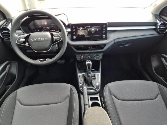 Skoda Fabia 1.0 TSI 115PS DSG Selection 5-türig 15"LM Rückf.Kamera Parksensoren Sitzheizung Multifunktionslenkrad Klima Skoda-Radio Bluetooth Touchscreen Tempomat Nebelsch. Apple CarPlay + Android Auto 
