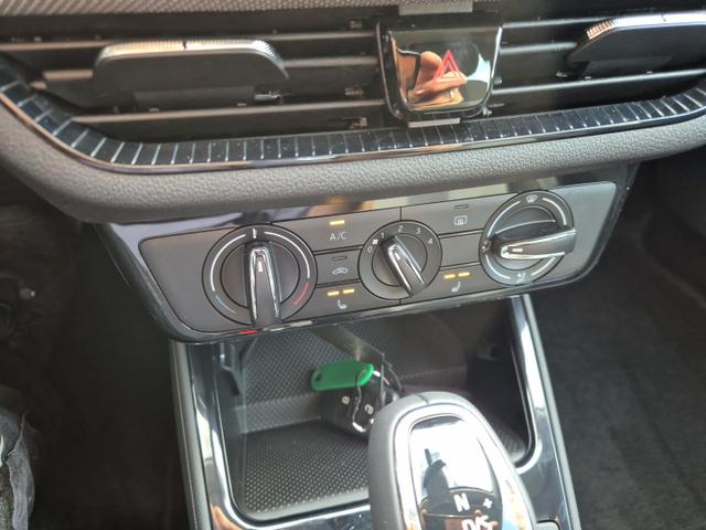 Skoda Fabia 1.0 TSI 115PS DSG Selection 5-türig 15"LM Rückf.Kamera Parksensoren Sitzheizung Multifunktionslenkrad Klima Skoda-Radio Bluetooth Touchscreen Tempomat Nebelsch. Apple CarPlay + Android Auto 