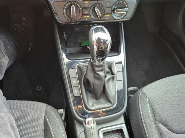 Skoda Fabia 1.0 TSI 115PS DSG Selection 5-türig 15"LM Rückf.Kamera Parksensoren Sitzheizung Multifunktionslenkrad Klima Skoda-Radio Bluetooth Touchscreen Tempomat Nebelsch. Apple CarPlay + Android Auto 