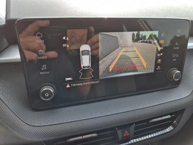 Skoda Fabia 1.0 TSI 115PS DSG Selection 5-türig 15"LM Rückf.Kamera Parksensoren Sitzheizung Multifunktionslenkrad Klima Skoda-Radio Bluetooth Touchscreen Tempomat Nebelsch. Apple CarPlay + Android Auto 