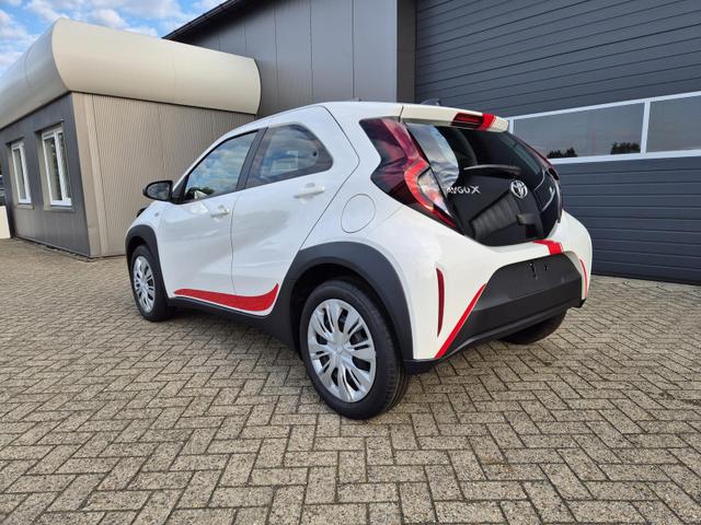 Toyota Aygo X 1.0 VVT-i 72PS Business Edition Sitzheizung AbstandsTempomat Multifunktionslenkrad Klima Radio Bluetooth Touchscreen wireless Apple CarPlay + Android Auto 