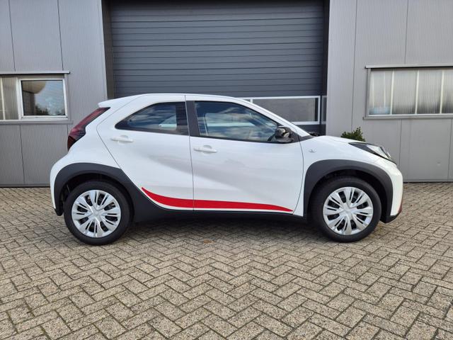 Toyota Aygo X 1.0 VVT-i 72PS Business Edition Sitzheizung AbstandsTempomat Multifunktionslenkrad Klima Radio Bluetooth Touchscreen wireless Apple CarPlay + Android Auto 