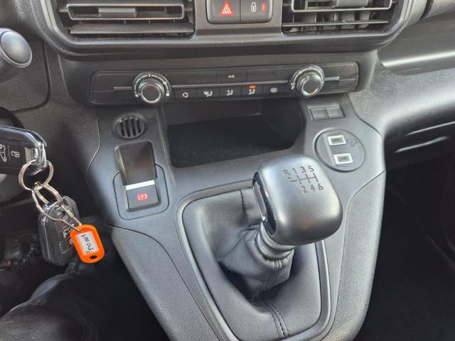 Peugeot Partner 1.5 BlueHDI 102PS NEUES MODELL 2-Sitzer AHK Klima Radio Apple CarPlay Android Auto Bluetooth DAB PDC v+h Rückf.Kamera Tempomat Ganzj.Reifen 