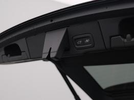 Volvo XC60 T6 Ultra AWD PHEV 350PS Automatik FACELIFT elektr. PanoDach Nordico-Polsterung 360°Kamera PDC v+h ACC el.Heckklappe Harman/Kardon-Sound Klimaautomatik Standheizung Sitzheizung Lenkradheizung Frontscheibe beheizb. Navi 