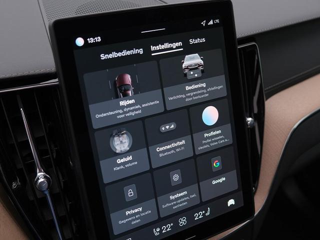 Volvo XC60 T6 Ultra AWD PHEV 350PS Automatik elektr. PanoDach Nappaleder 360°Kamera PDC v+h ACC el.Heckklappe Harma/Kadon-Sound Klimaautomatik Standheizung Sitzheizung Lenkradheizung Frontscheibe beheizb. Navi Apple CarPlay Android Auto 20-LM 