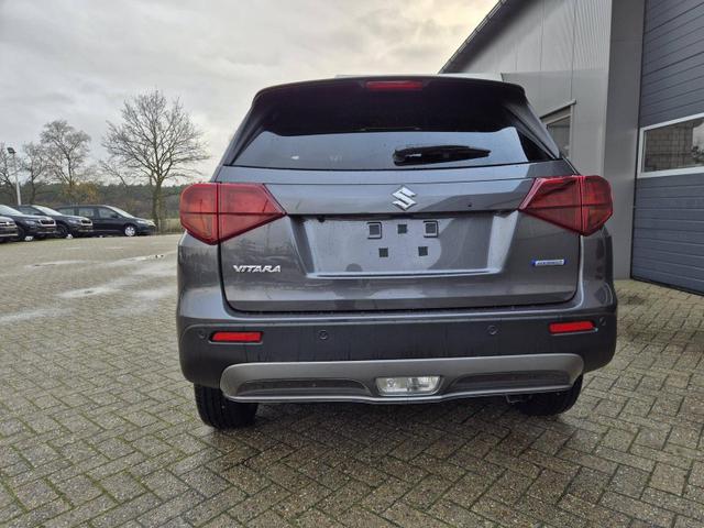 Suzuki Vitara Comfort+ 110PS Automatik MHEV 4x4 ALLGRIP 1.4 Boosterjet Allrad Teilleder Navi Klimaautomatik Sitzheizung ACC PDC v+h Rückf.Kamera Suzuki-Radio Apple CarPlay Android Auto Touchscreen 2xKeyless 17-LM 