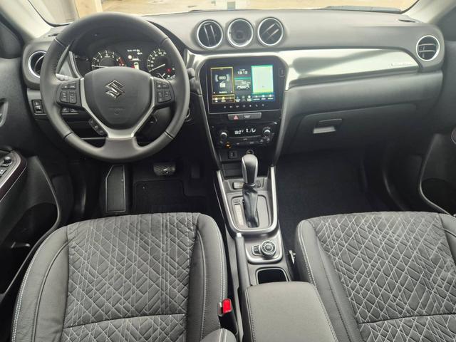 Suzuki Vitara Comfort+ 110PS Automatik MHEV 4x4 ALLGRIP 1.4 Boosterjet Allrad Teilleder Navi Klimaautomatik Sitzheizung ACC PDC v+h Rückf.Kamera Suzuki-Radio Apple CarPlay Android Auto Touchscreen 2xKeyless 17-LM 