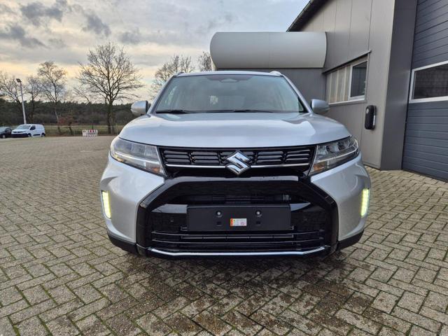 Suzuki Vitara Comfort+ 110PS Automatik MHEV 4x4 ALLGRIP 1.4 Boosterjet Allrad Teilleder Navi Klimaautomatik Sitzheizung ACC PDC v+h Rückf.Kamera Suzuki-Radio Apple CarPlay Android Auto Touchscreen 2xKeyless 17-LM 