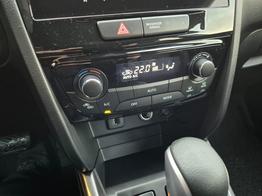 Suzuki Vitara Comfort+ 110PS Automatik MHEV 4x4 ALLGRIP 1.4 Boosterjet Allrad Teilleder Navi Klimaautomatik Sitzheizung ACC PDC v+h Rückf.Kamera Suzuki-Radio Apple CarPlay Android Auto Touchscreen 2xKeyless 17-LM 