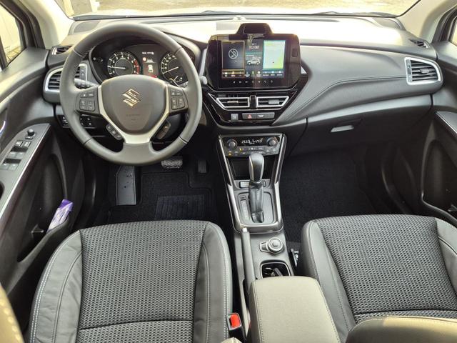 Suzuki S-Cross Comfort+ 110PS Automatik MHEV 4x4 ALLGRIP 1.4 Boosterjet Allrad Teilleder Navi Klimaautomatik Sitzheizung ACC PDC v+h 4x Kamera Suzuki-Radio Apple CarPlay Android Auto Touchscreen 2xKeyless 17-LM 