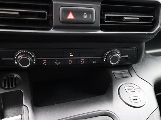 Peugeot Partner 1.5 BlueHDI 102PS NEUES MODELL 2-Sitzer AHK Klima Radio Apple CarPlay Android Auto Bluetooth DAB PDC v+h R&uuml;ckf.Kamera Tempomat Ganzj.Reifen 