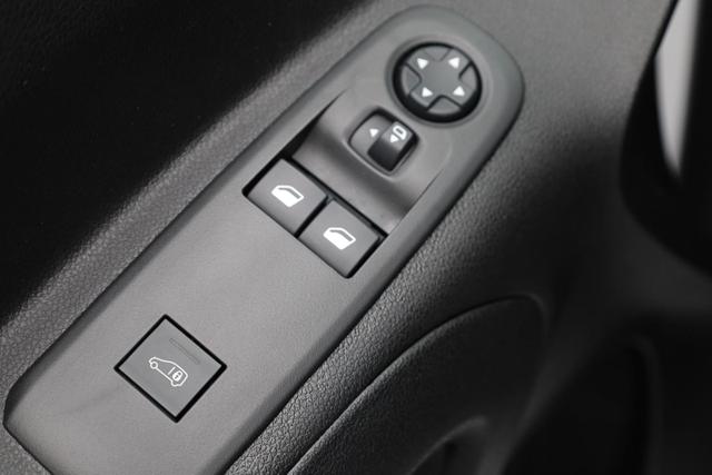 Peugeot Partner 1.5 BlueHDI 102PS NEUES MODELL 2-Sitzer AHK Klima Radio Apple CarPlay Android Auto Bluetooth DAB PDC v+h R&uuml;ckf.Kamera Tempomat Ganzj.Reifen 