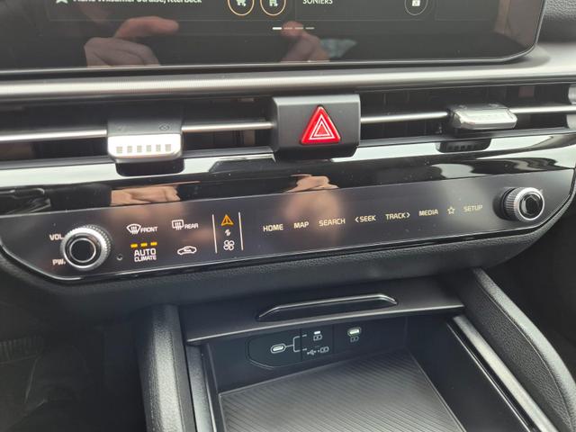 Kia Sportage Spirit 1.6 T-GDI 150PS DCT NEUES MODELL MY26 FACELIFT Teil-Leder 18"LM Sitzheizung v+h Lenkradheizung Klimaautomatik ACC Navi Bluetooth Touchscreen Apple CarPlay Android Auto PDC R&uuml;ckf.Kamera 2x Keyless 