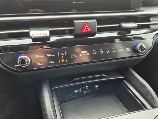 Kia Sportage Spirit 1.6 T-GDI 150PS DCT NEUES MODELL MY26 FACELIFT Teil-Leder 18"LM Sitzheizung v+h Lenkradheizung Klimaautomatik ACC Navi Bluetooth Touchscreen Apple CarPlay Android Auto PDC R&uuml;ckf.Kamera 2x Keyless 