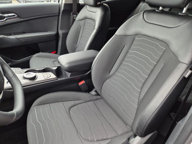 Kia Sportage Spirit 1.6 T-GDI 150PS DCT NEUES MODELL MY26 FACELIFT Teil-Leder 18"LM Sitzheizung v+h Lenkradheizung Klimaautomatik ACC Navi Bluetooth Touchscreen Apple CarPlay Android Auto PDC R&uuml;ckf.Kamera 2x Keyless 