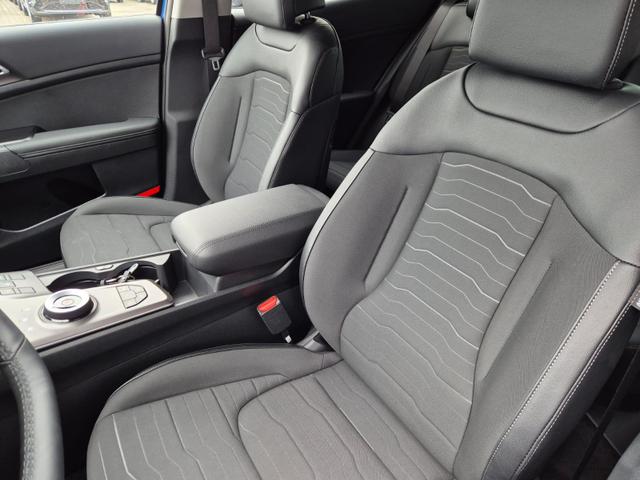 Kia Sportage Spirit 1.6 T-GDI 150PS DCT NEUES MODELL MY26 FACELIFT Teil-Leder 18"LM Sitzheizung v+h Lenkradheizung Klimaautomatik ACC Navi Bluetooth Touchscreen Apple CarPlay Android Auto PDC R&uuml;ckf.Kamera 2x Keyless 