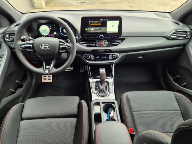 Hyundai i30 Kombi 1.6 T-GDI 150PS Automatik N-Line MY2026 Sitzheizung Lenkradheizung Klimaautomatik Navi 10,3"-Touchscreen Bluelink Apple CarPlay + Android Auto PDC v+h R&uuml;ckf.Kamera 18-LM 