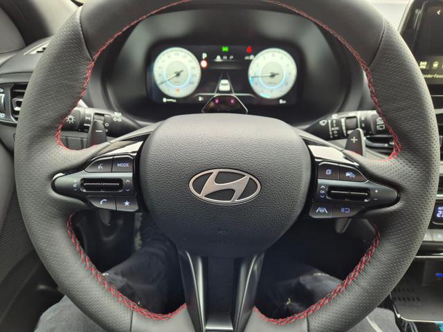 Hyundai i30 Kombi 1.6 T-GDI 150PS Automatik N-Line MY2026 Sitzheizung Lenkradheizung Klimaautomatik Navi 10,3"-Touchscreen Bluelink Apple CarPlay + Android Auto PDC v+h R&uuml;ckf.Kamera 18-LM 