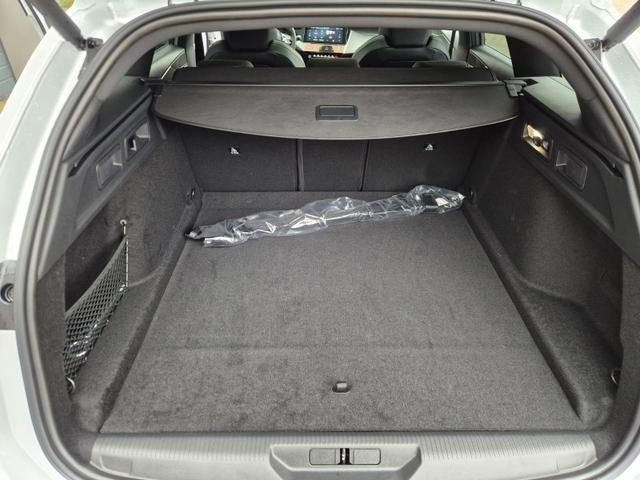 Peugeot 308 SW GT Exclusive 1.2 Hybrid 145PS Automatik Matrix-LED elektr. PanoDach Heckklappe Sitzheizung Lenkradheizung Navi 10" HD-Touchscreen wireless Apple CarPlay + Android Auto FOCAL-System 2x Keyless ACC 4x Kamera PDC v+h 18"LM 