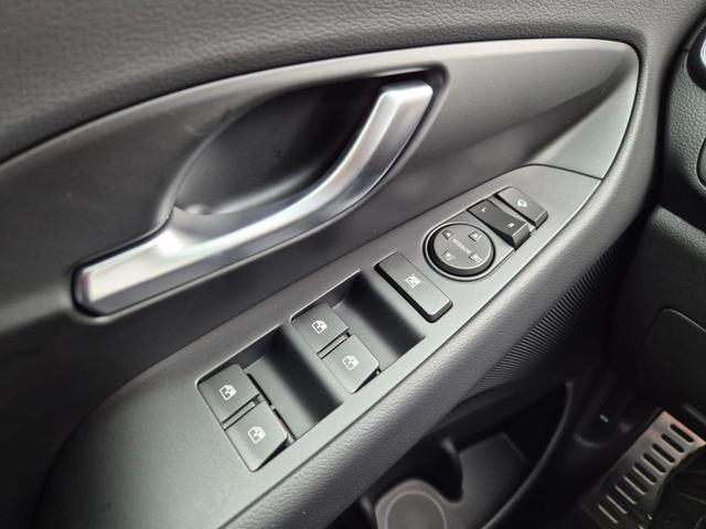 Hyundai i30 Kombi 1.6 T-GDI 150PS Automatik N-Line MY2026 Sitzheizung Lenkradheizung Klimaautomatik Navi 10,3"-Touchscreen Bluelink Apple CarPlay + Android Auto PDC v+h R&uuml;ckf.Kamera 18-LM 
