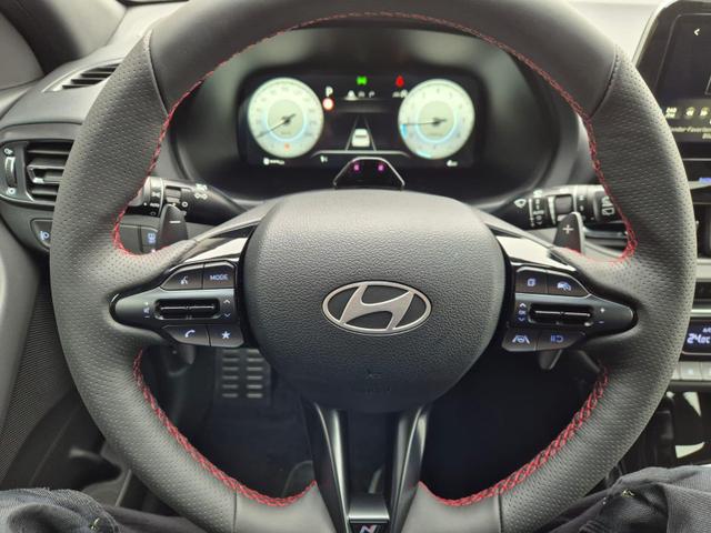 Hyundai i30 Kombi 1.6 T-GDI 150PS Automatik N-Line MY2026 Sitzheizung Lenkradheizung Klimaautomatik Navi 10,3"-Touchscreen Bluelink Apple CarPlay + Android Auto PDC v+h R&uuml;ckf.Kamera 18-LM 