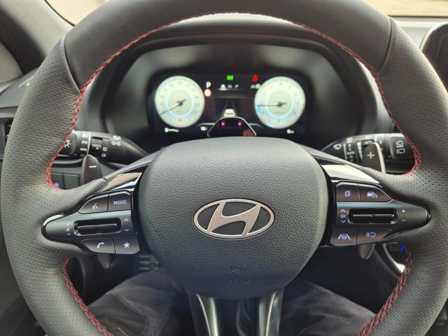 Hyundai i30 Kombi 1.6 T-GDI 150PS Automatik N-Line MY2026 Sitzheizung Lenkradheizung Klimaautomatik Navi 10,3"-Touchscreen Bluelink Apple CarPlay + Android Auto PDC v+h R&uuml;ckf.Kamera 18-LM 