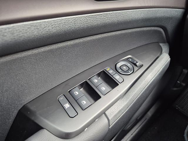 Kia Sportage Spirit 1.6 T-GDI 150PS Automatik NEUES MODELL MY26 FACELIFT Teil-Leder 18"LM Sitzheizung v+h Lenkradheizung Klimaautomatik ACC Navi Bluetooth Touchscreen Apple CarPlay Android Auto PDC R&uuml;ckf.Kamera 2x Keyless 