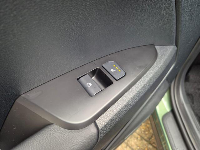 Kia Sportage Spirit 1.6 T-GDI 150PS Automatik NEUES MODELL MY26 FACELIFT Teil-Leder 18"LM Sitzheizung v+h Lenkradheizung Klimaautomatik ACC Navi Bluetooth Touchscreen Apple CarPlay Android Auto PDC R&uuml;ckf.Kamera 2x Keyless 