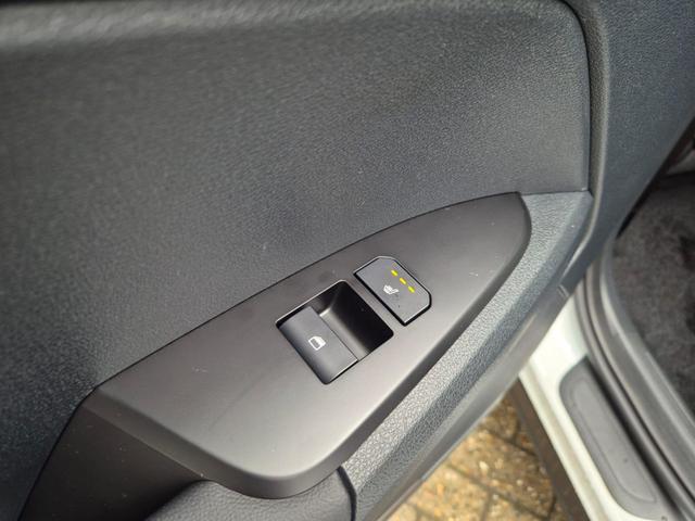 Kia Sportage Spirit 1.6 T-GDI 150PS Automatik NEUES MODELL MY26 FACELIFT Teil-Leder 18"LM Sitzheizung v+h Lenkradheizung Klimaautomatik ACC Navi Bluetooth Touchscreen Apple CarPlay Android Auto PDC R&uuml;ckf.Kamera 2x Keyless 