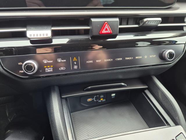 Kia Sportage Spirit 1.6 T-GDI 150PS Automatik NEUES MODELL MY26 FACELIFT Teil-Leder 18"LM Sitzheizung v+h Lenkradheizung Klimaautomatik ACC Navi Bluetooth Touchscreen Apple CarPlay Android Auto PDC R&uuml;ckf.Kamera 2x Keyless 