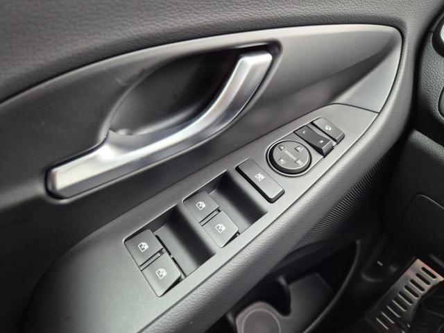 Hyundai i30 Kombi 1.6 T-GDI 150PS Automatik N-Line MY2026 Sitzheizung Lenkradheizung Klimaautomatik Navi 10,3"-Touchscreen Bluelink Apple CarPlay + Android Auto PDC v+h R&uuml;ckf.Kamera 18-LM 