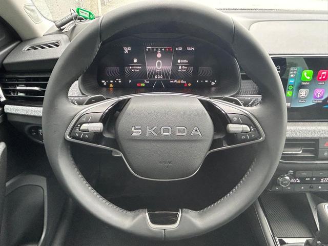 Skoda Kamiq 1.0 TSI 115PS DSG Selection Matrix-LED Sitzheizung Garantieverl&auml;ngerung Klimaautomatik Parksensoren Skoda-Radio drahtlos Apple CarPlay + Android Auto Digital Cockpit Tempomat abg.Scheiben 