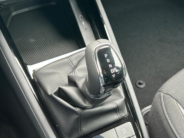 Skoda Kamiq 1.0 TSI 115PS DSG Selection Matrix-LED Sitzheizung Garantieverl&auml;ngerung Klimaautomatik Parksensoren Skoda-Radio drahtlos Apple CarPlay + Android Auto Digital Cockpit Tempomat abg.Scheiben 