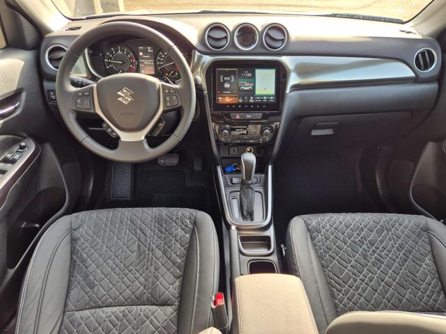 Suzuki Vitara Comfort+ 110PS Automatik MHEV 1.4 Boosterjet Teilleder Navi Klimaautomatik Sitzheizung ACC PDC v+h R&uuml;ckf.Kamera Suzuki-Radio Apple CarPlay Android Auto Touchscreen 2xKeyless 17-LM 