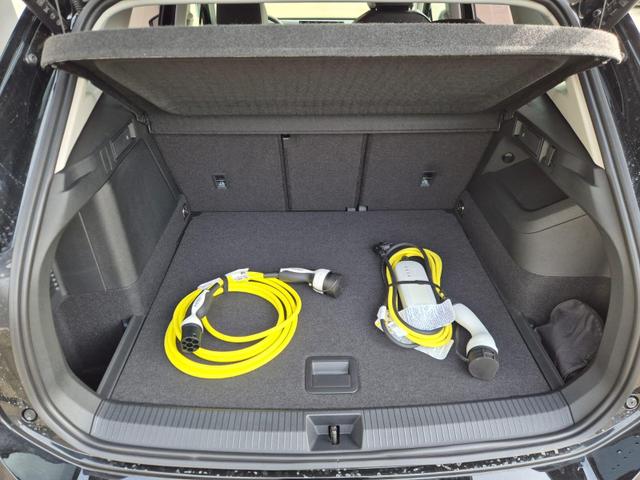 Volkswagen Tiguan Life 1,5 l eHybrid OPF 204PS DSG LED-Plus-Scheinw. elektr. Heckklappe Sitzheizung v+h Lenkradheizung Frontscheibe beheizb. R&uuml;ckf.Kamera Klimaautomatik VW-Radio Bluetooth wireless Apple CarPlay + Android Auto PDC ACC 2xKeyless Digital Cockpit 